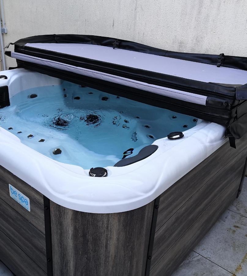 O Rethel Jacuzzi, Gite Ardennes Екстериор снимка