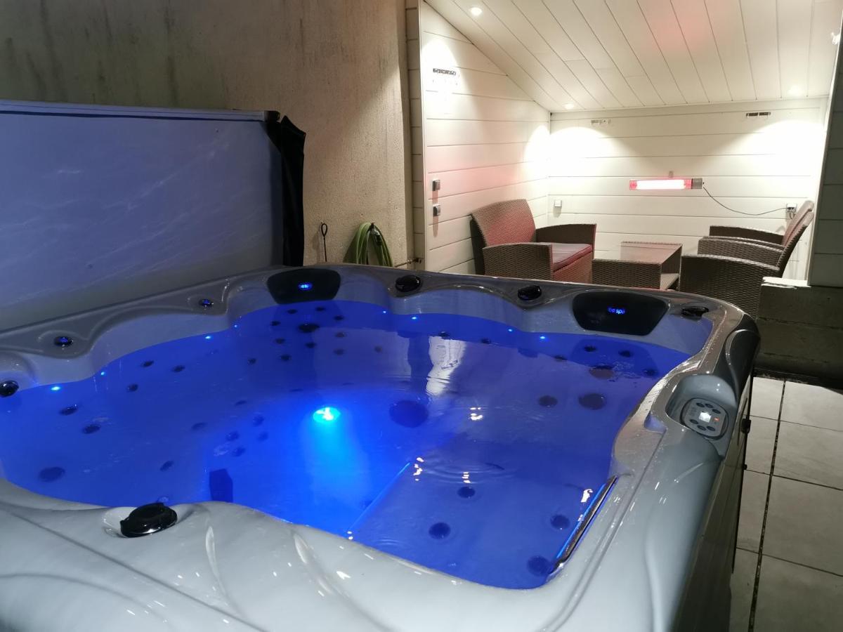 O Rethel Jacuzzi, Gite Ardennes Екстериор снимка