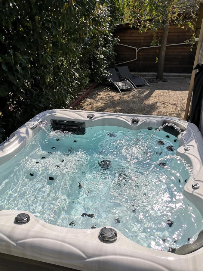 O Rethel Jacuzzi, Gite Ardennes Екстериор снимка